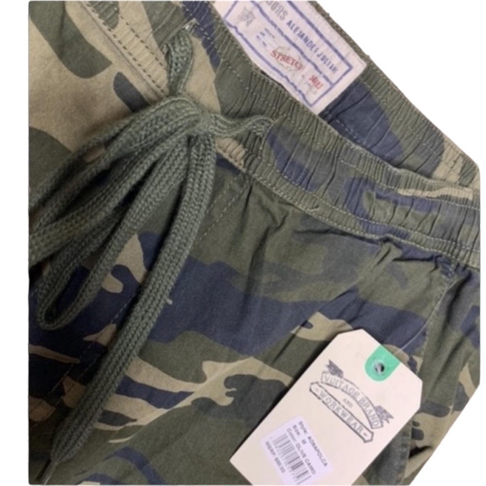 Alexander Julian Men’s Camo Jogger Pants - Picture 4 of 5